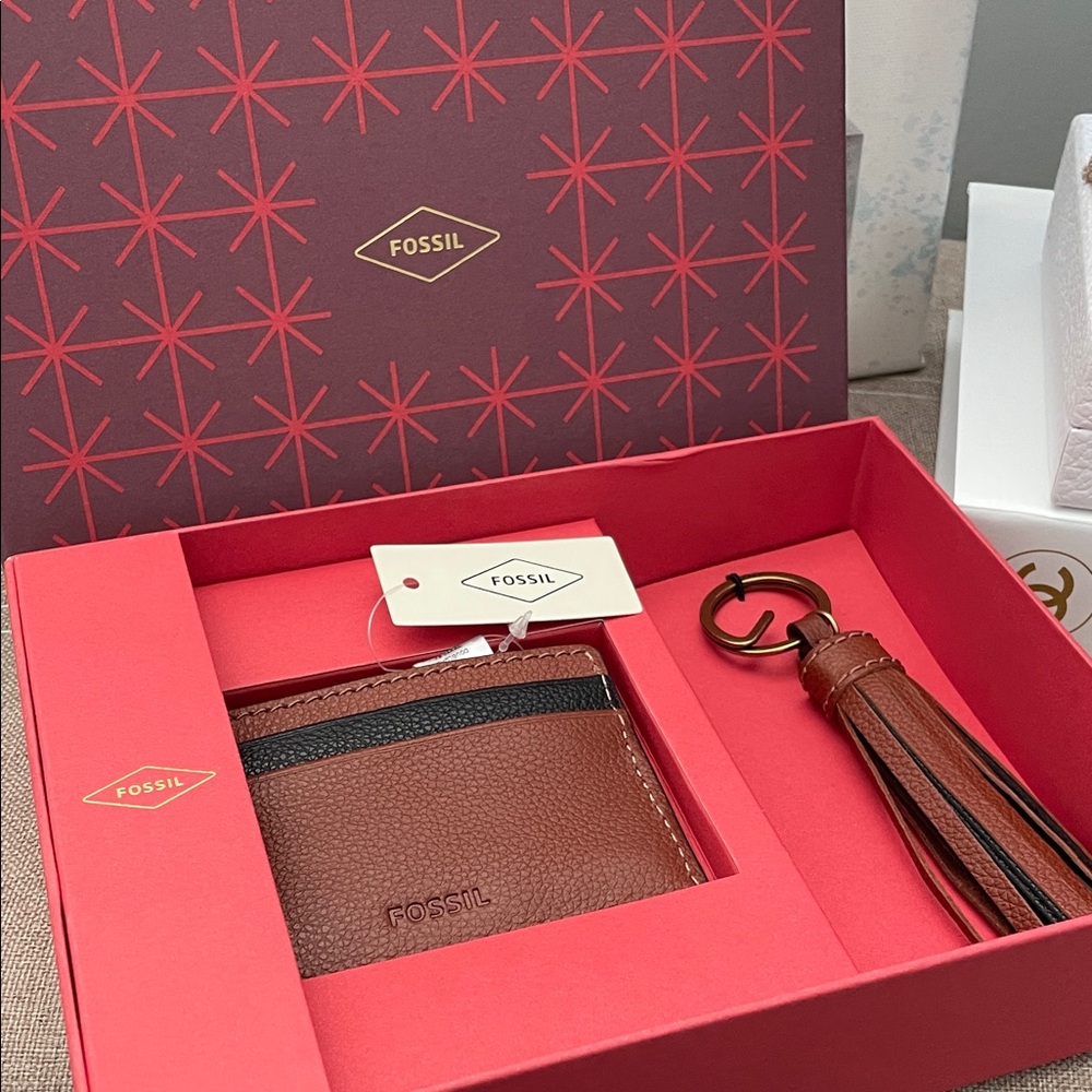 🌟Fossil Brown Leather CARD Wallet and Tassel Keychain Set🌟NWT - Picture 2 of 10